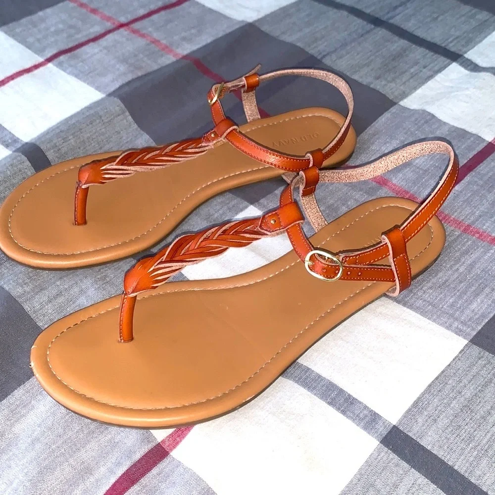 Old navy brand sandals. Very lightly used. - Picture 1 of 3